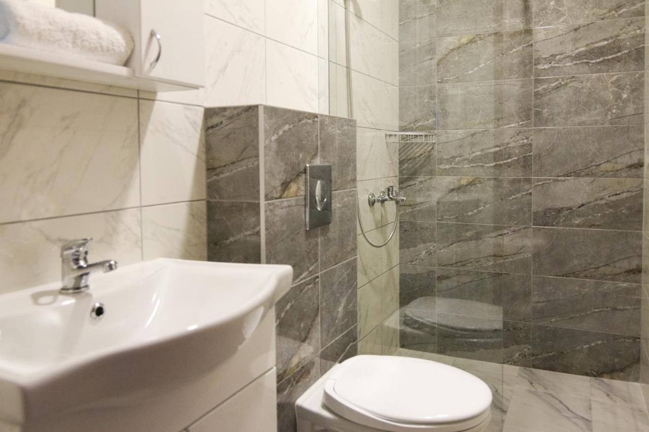 Aparthotel Viktorijini Konaci Kremna Esterno foto