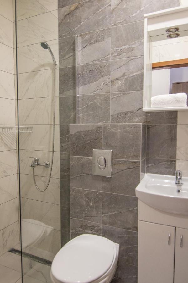 Aparthotel Viktorijini Konaci Kremna Esterno foto